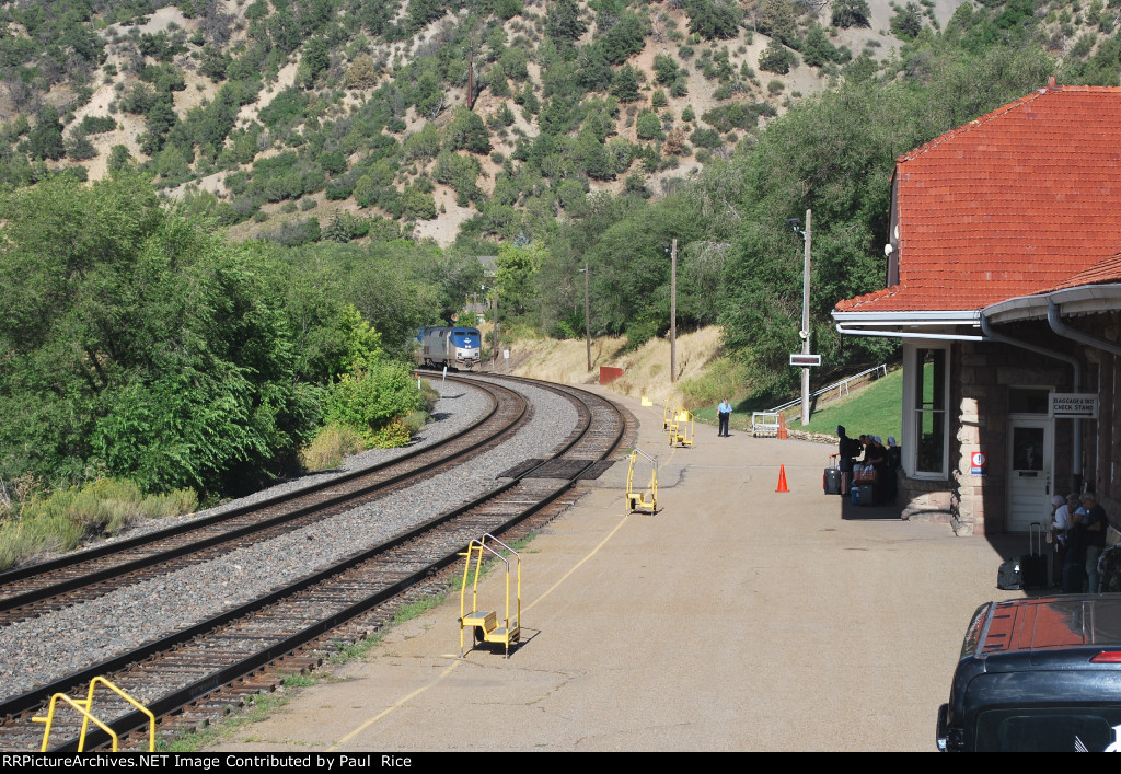 Arriving Glenwood Station West Bound